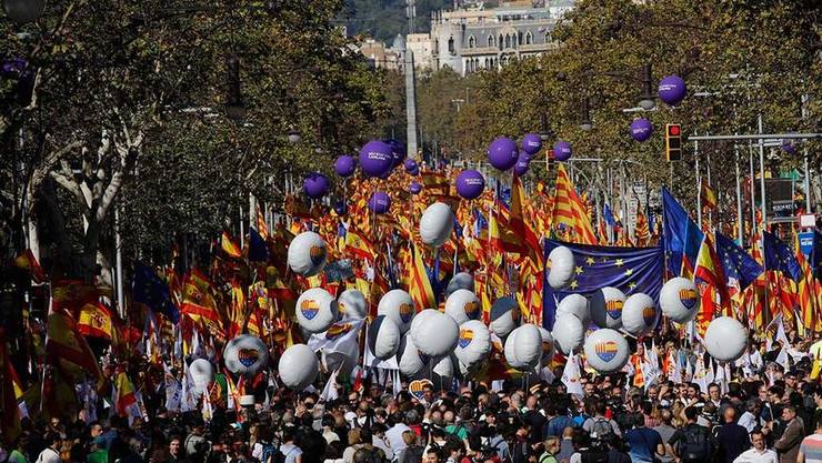 Photo of Video. Masiva marcha en  Barcelona a favor de la unidad