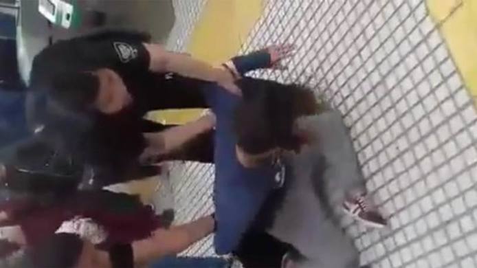 Photo of Indignante: Detuvieron a dos chicas por besarse en Constituciòn