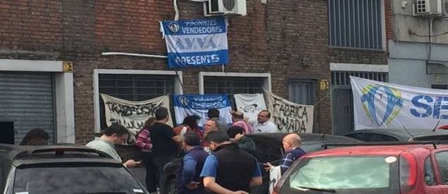 Photo of Trabajadores despedidos de la textil Nueva Gente de Morón buscan armar una cooperativa