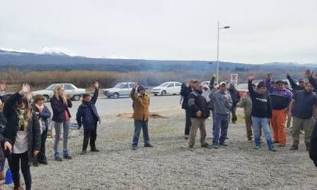 Photo of Trabajadores de Trevelin denuncian “aprietes”