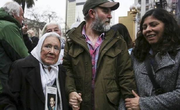 Photo of El embajador en Londres criticó a Nora Cortiñas