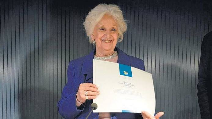 Photo of La presidenta de Abuelas fue distinguida en Barcelona con el XVII Premio Joan Alsina de Derechos Humanos