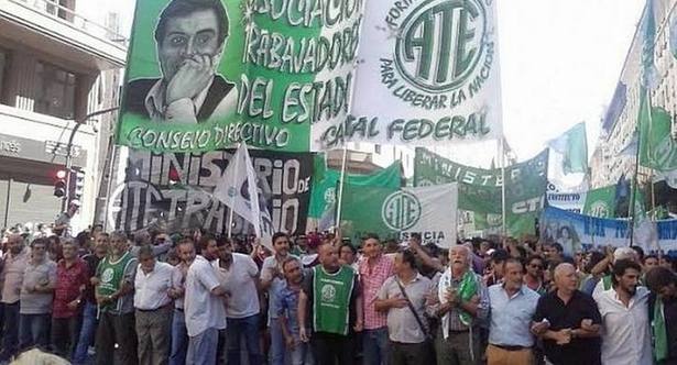 Photo of Los trabajadores del Estado marchan contra la ola de despidos