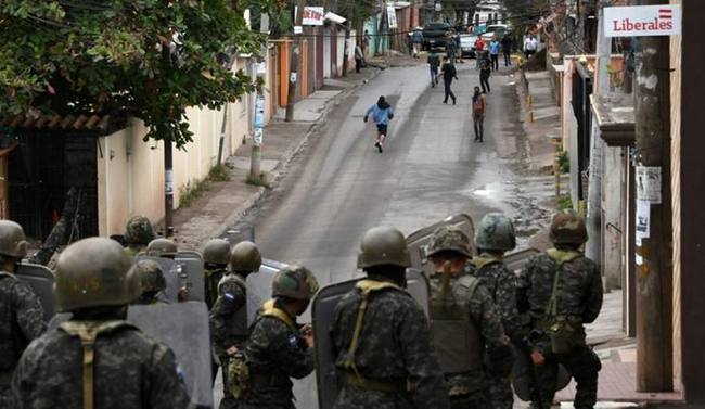 Photo of Crisis en Honduras: la oposición pide a los militares “parar los asesinatos”