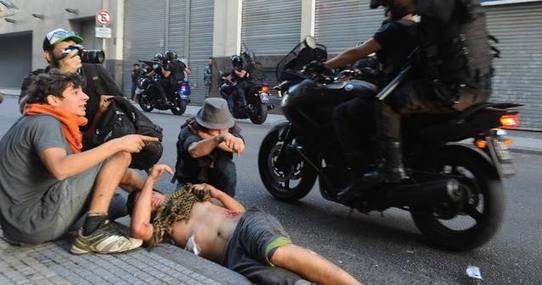 Photo of Confirmaron el procesamiento del policía que atropelló a un joven durante la represión
