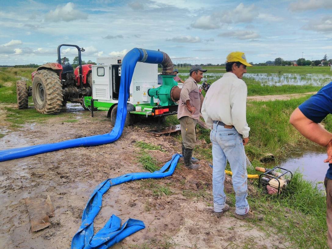 Photo of General Vedia: Con una bomba extractora el gobierno ayuda a desagotar campos anegados