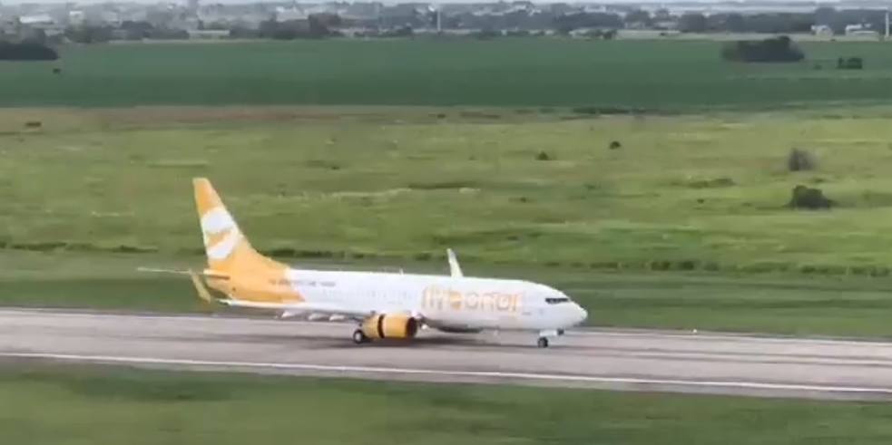 Photo of Una más de Flybondi: aseguran que se desprendió una parte del motor previo al despegue