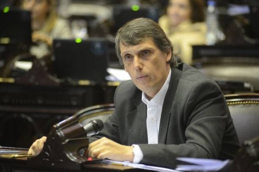 Photo of Bloque Justicialista: «El mega DNU atenta contra el rol del Congreso y la transparencia”