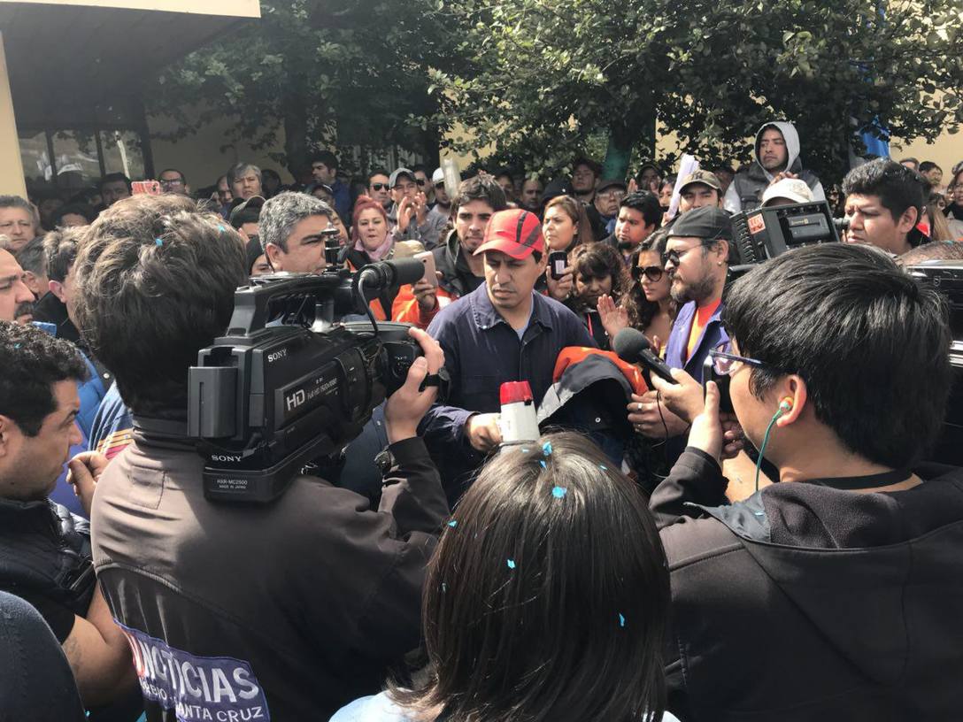 Photo of Despidos por ahora suspendidos en Río Turbio: «Este gobierno está entregando el país y lo mejor que tiene: la clase trabajadora y el pueblo»