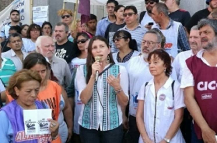 Photo of Macha: «Destruyen el Hospital Posadas y van por la privatización de la salud pública»