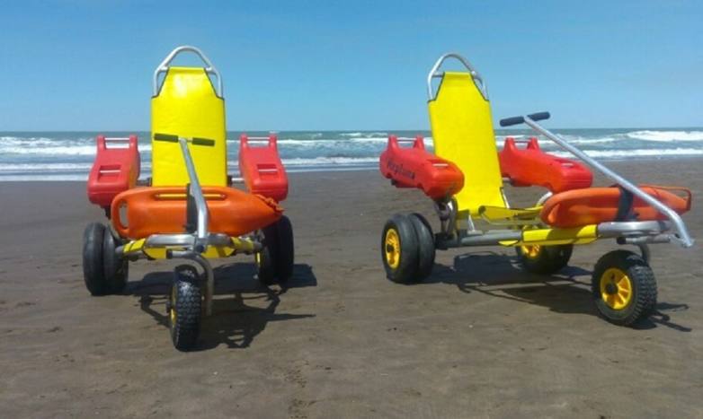 Photo of Monte Hermoso, una playa accesible con “sillas anfibias” gratis