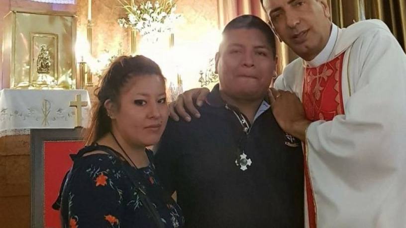 Photo of Cura ultra-macrista bendijo al policía asesino Luis Chocobar