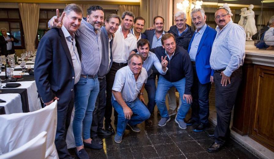 Photo of Uñac se reunió con varios intendentes del PJ y hablaron de “reconstrucción”