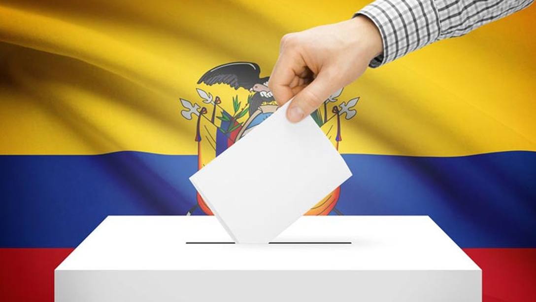 Photo of Referéndum y consulta popular en Ecuador: siete preguntas que pueden definir el futuro del ex presidente Correa