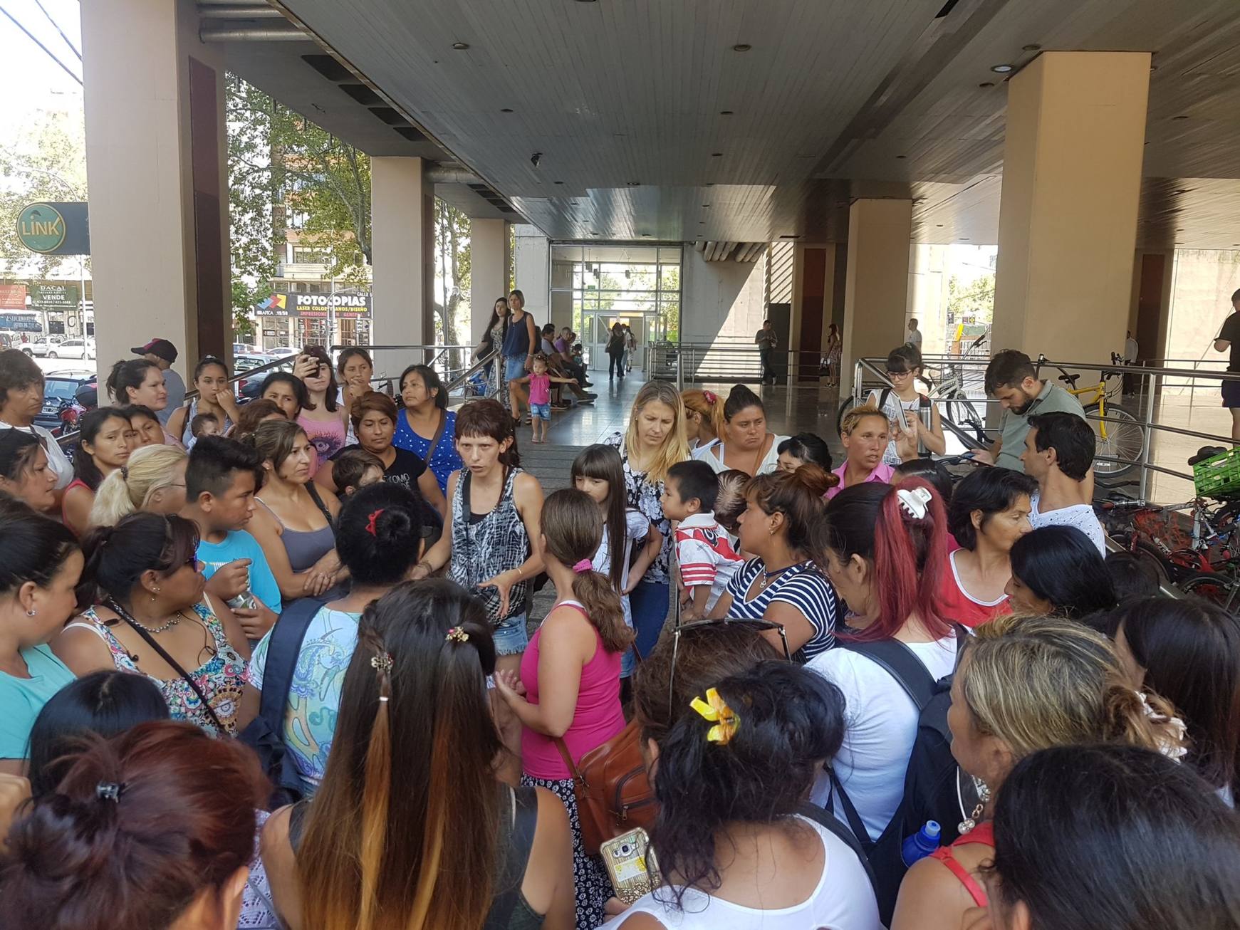 Photo of Conflicto Ellas Hacen en La Plata