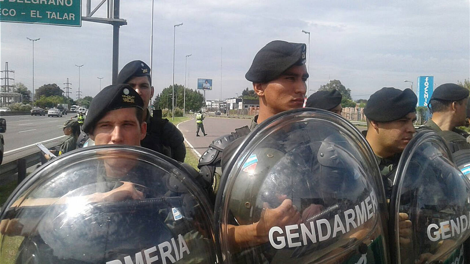 Photo of Detienen a 12 transportistas por protestar en Junín
