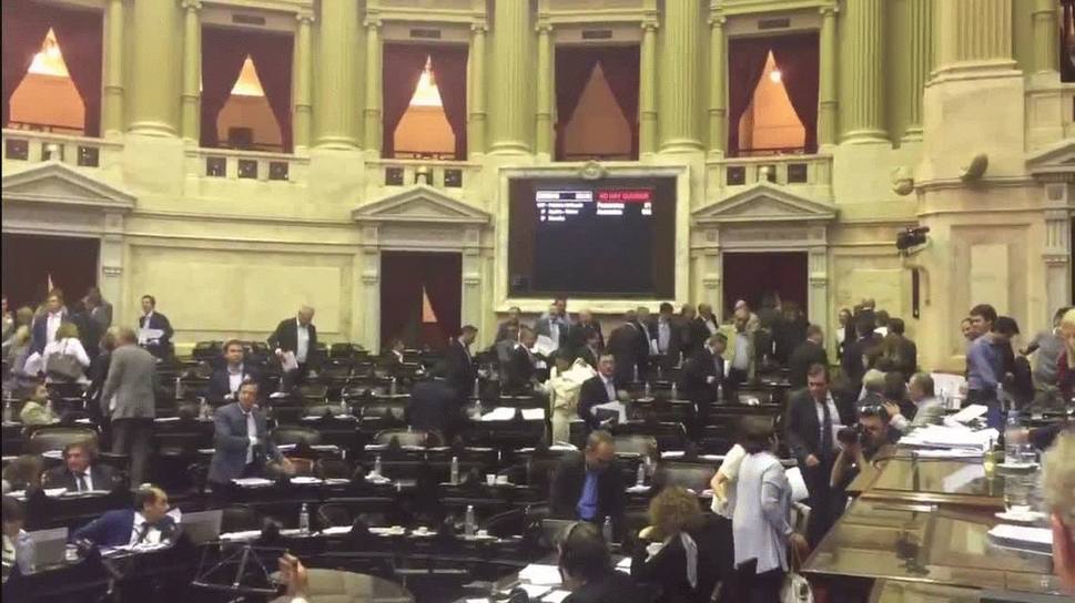 Photo of Sin quórum: Cambiemos y sus aliados del intebloque Argentina Federal maniobraron para que no se vote contra el MegaDNU