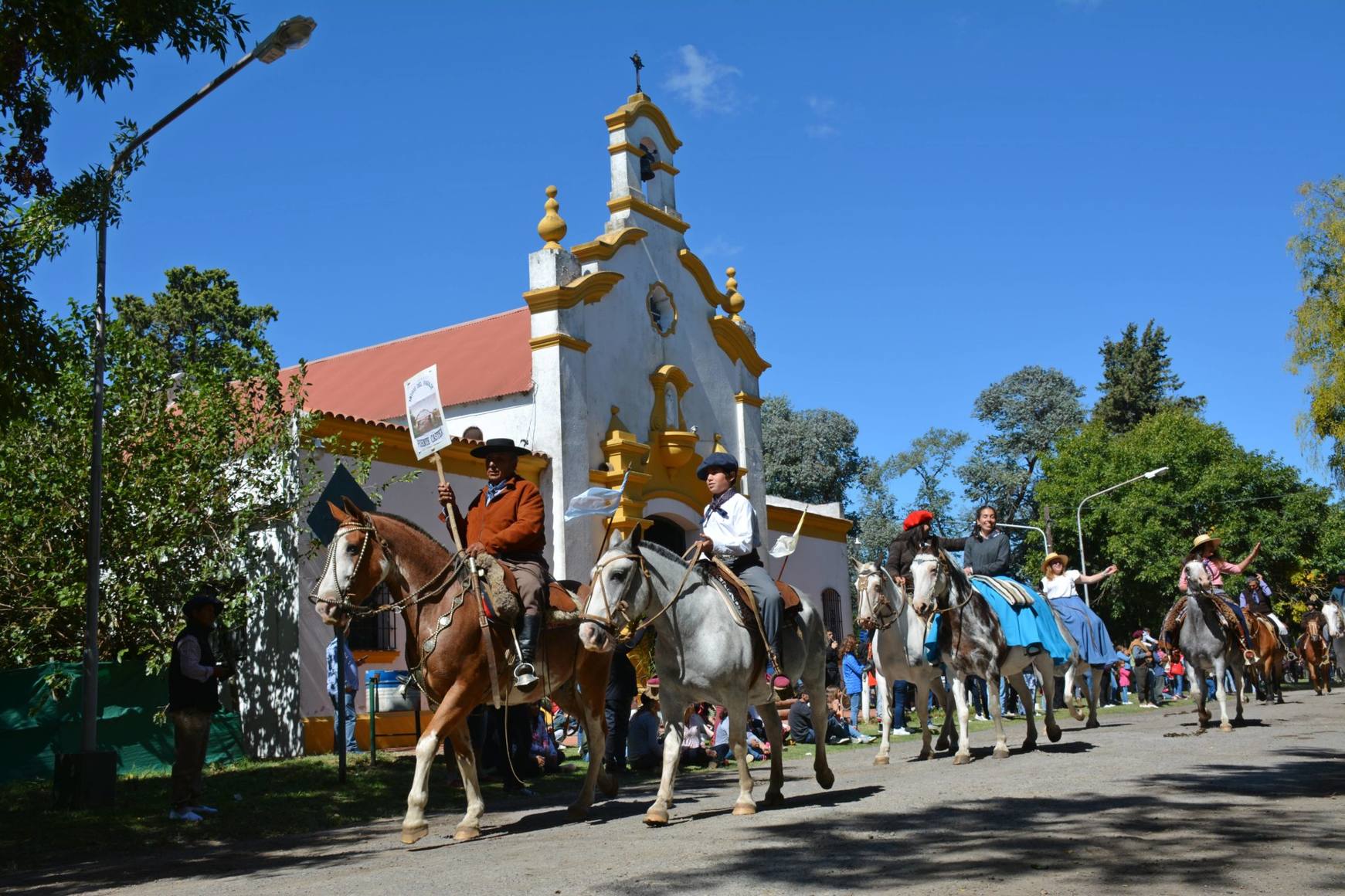 Photo of Areco: Una multitud copó la plaza de Villa Lía para vibrar con las Fiestas Patronales