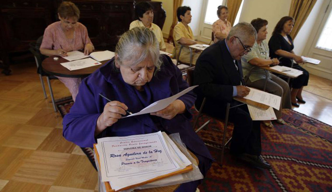 Photo of La Plata: convocan a un abrazo en defensa de un bachillerato de adultos