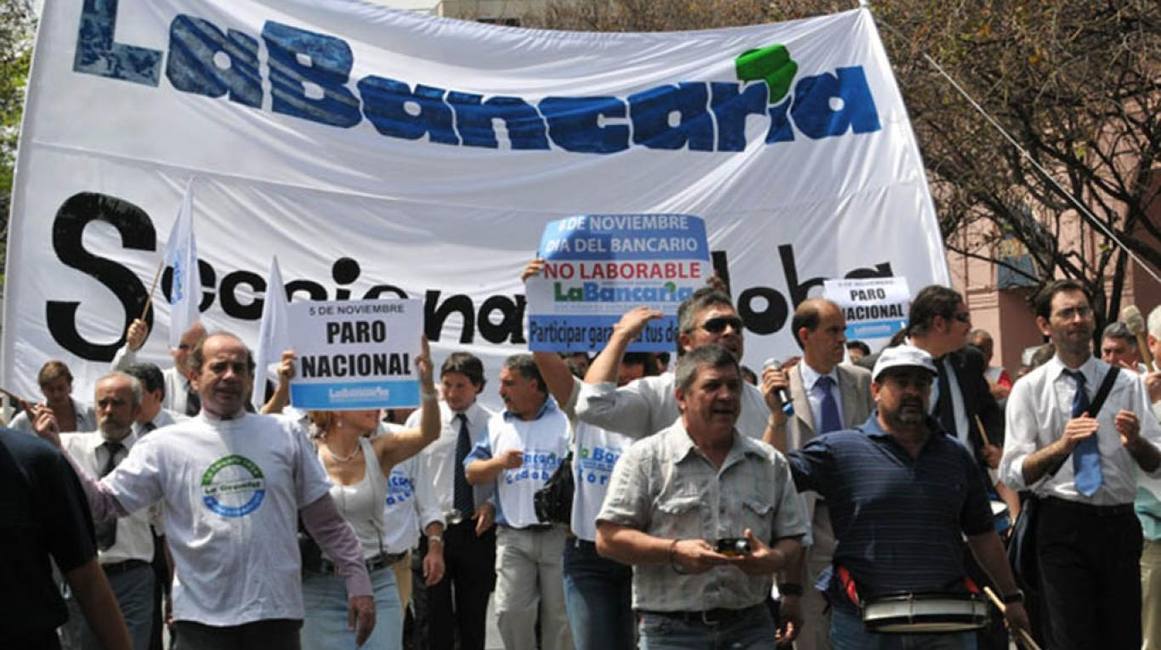 Photo of Bancarios cerraron paritarias por 15 por ciento con cláusula de revisión automática