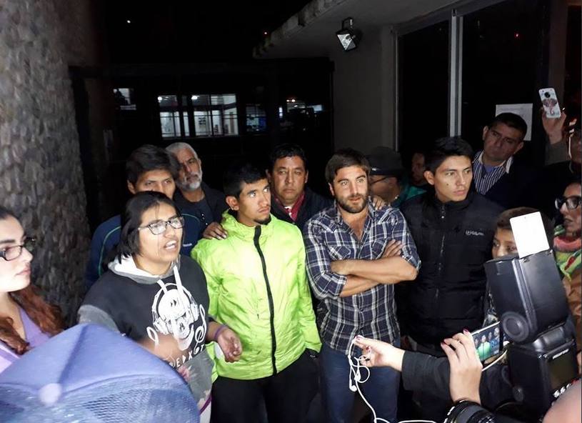 Photo of Jujuy: La policía de Morales detuvo a estudiantes y una concejal que reclamaba contra el cierre de colegios secundarios