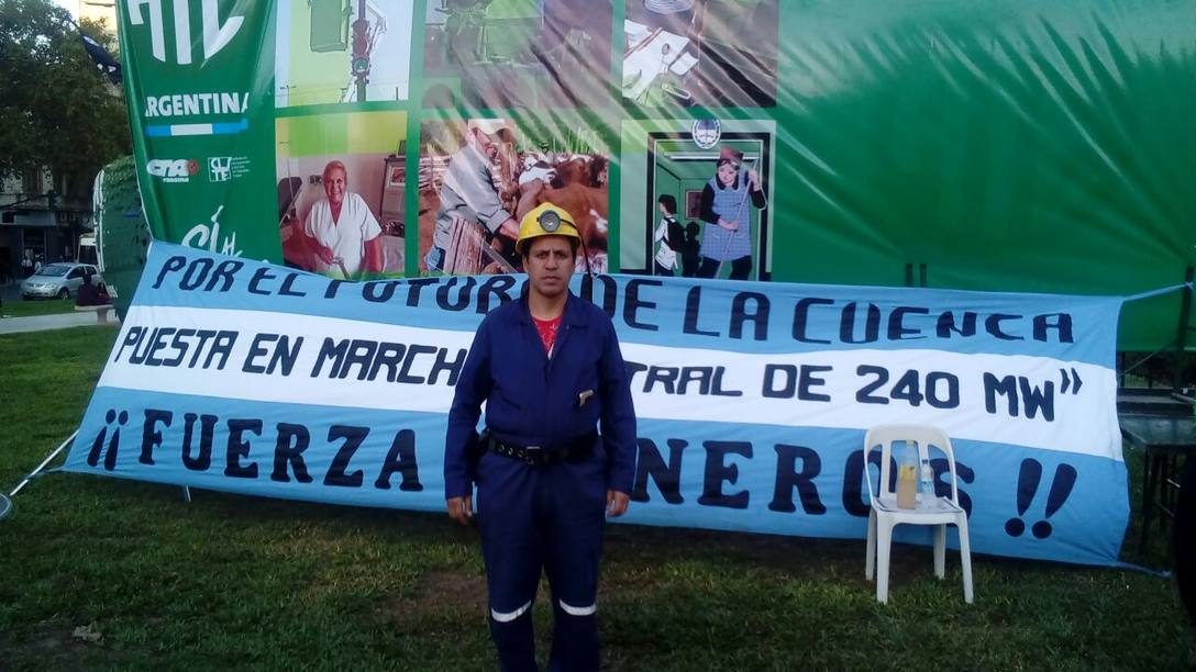 Photo of Miguel Páez, secretario general ATE-Río Turbio a IB24: «Venimos hasta acá a nacionalizar nuestra lucha contra los despidos en la mina»