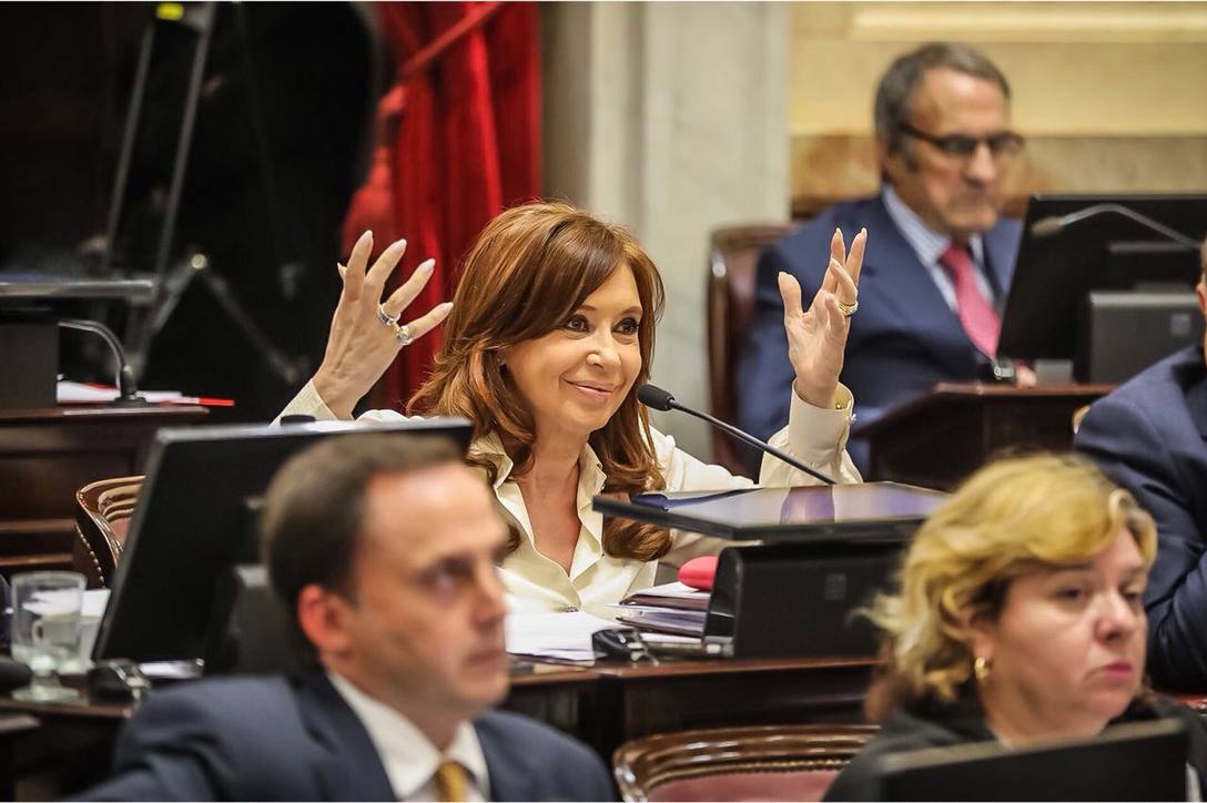 Photo of Cristina Kirchner: «Hay que priorizar en las tarifas de servicios que le revientan la vida de la gente”