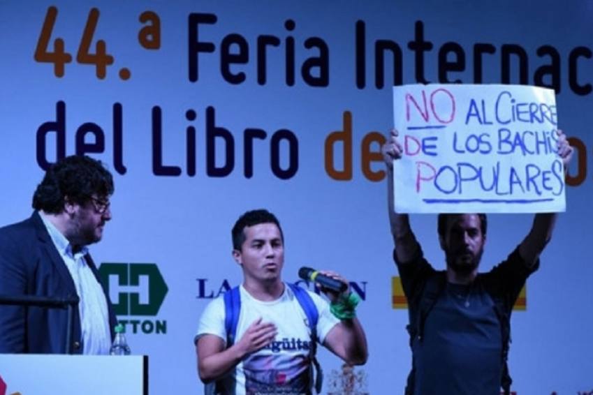 Photo of Insólito: el ministro de Cultura porteño dice que el escrache en la feria del libro fue una censura