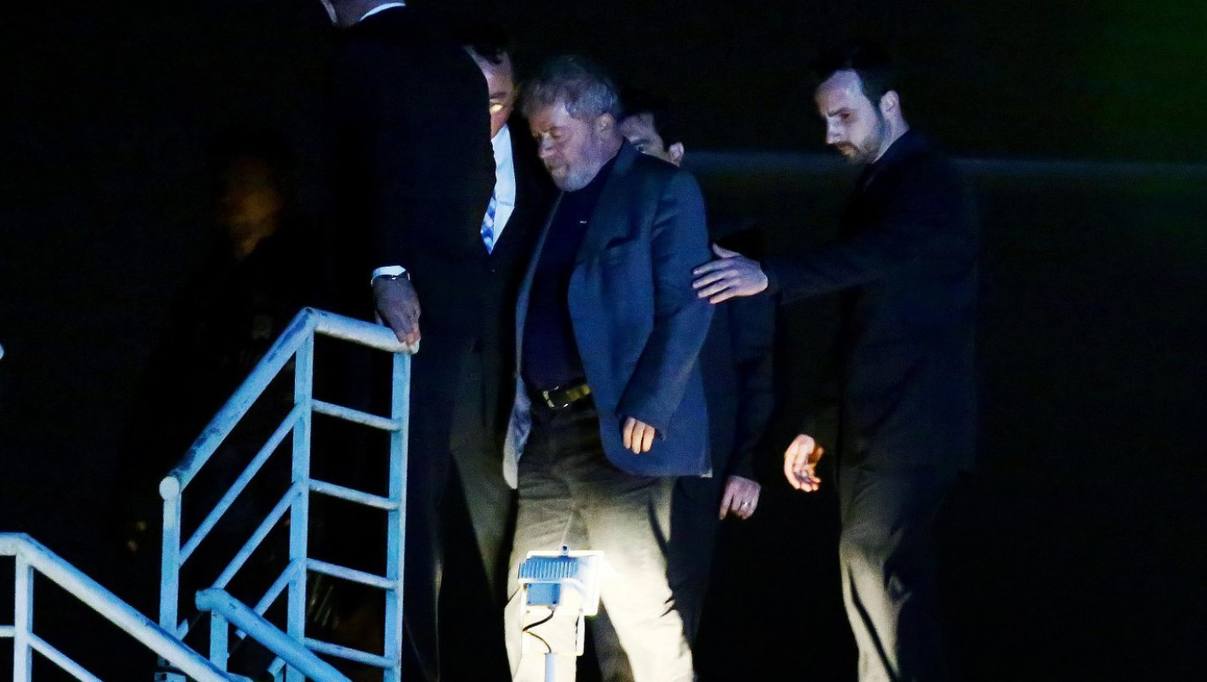 Photo of «Tirá a esa basura por la ventana»: vergonzoso audio durante el traslado de Lula a la cárcel