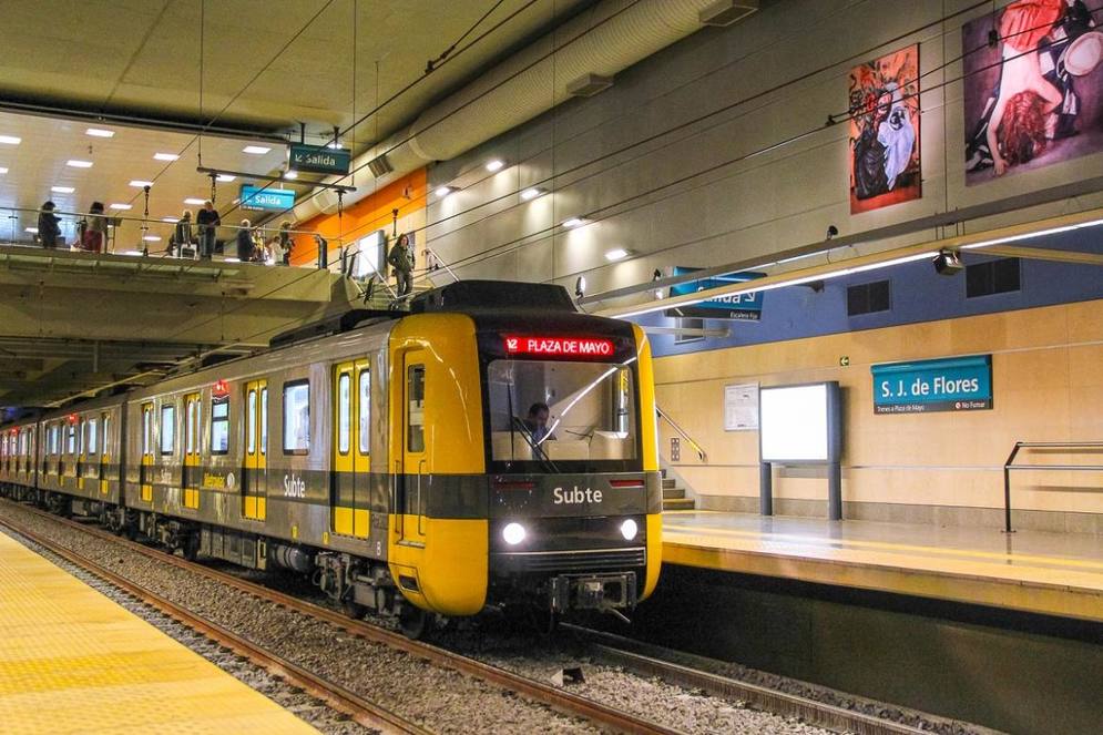 Photo of Subte: paro y molinetes levantados en la línea D