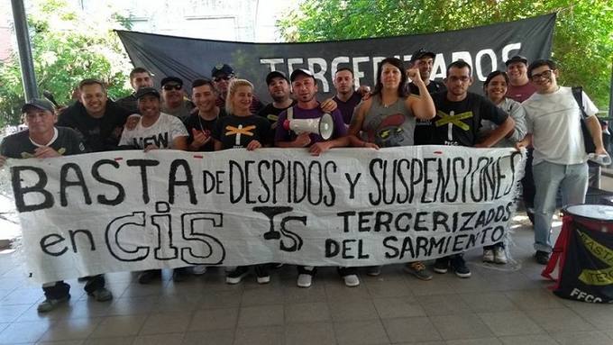 Photo of Tercerizados Línea Sarmiento: «Si no logramos un acuerdo en el Ministerio de Trabajo volveremos a tomar una acción directa»