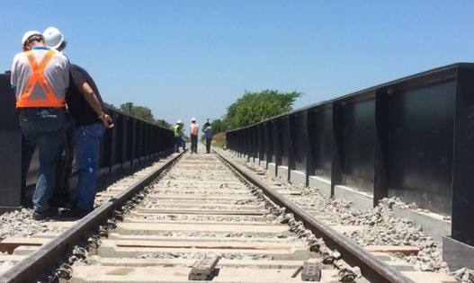 Photo of Denuncia penal a funcionarios nacionales por el «puente angosto» del tren en Luján