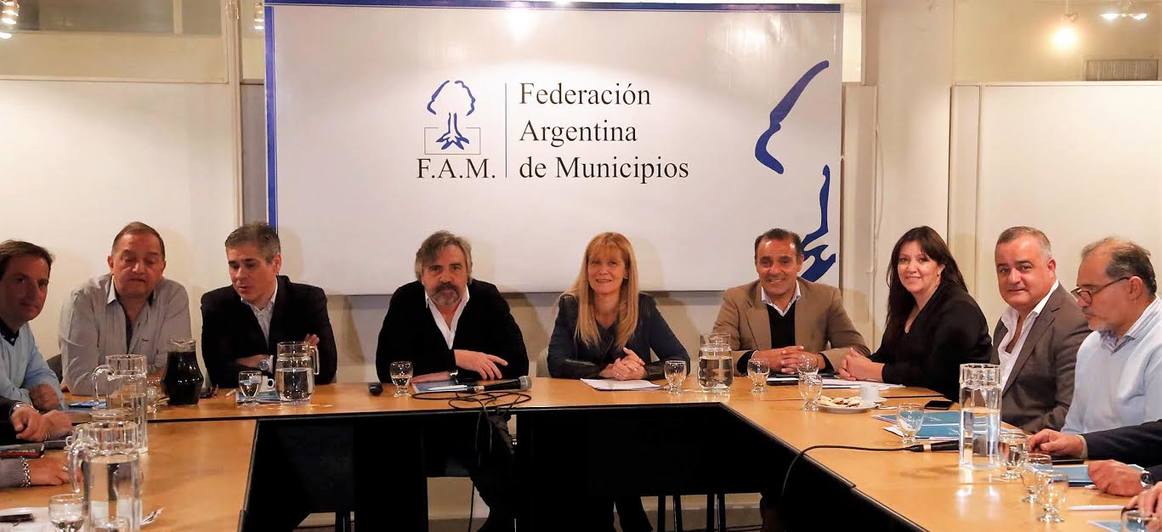 Photo of Intendentes de todo el país debatieron sobre la crisis