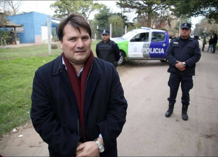 Photo of Acusan a Kubar por estafar vecinos por 8 millones de pesos con el alumbrado público