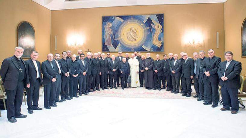 Photo of Escándalo por encubrimiento de abusos sexuales: renuncian 34 obispos chilenos