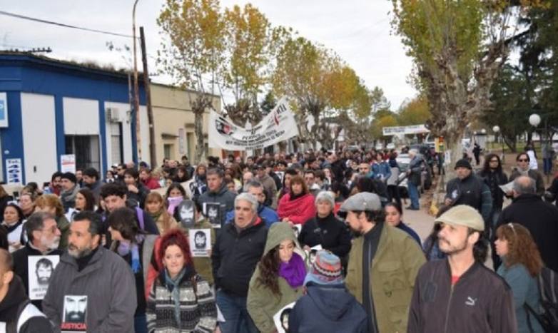 Photo of Multitudinaria marcha por Santiago Maldonado a 10 meses de su desaparición