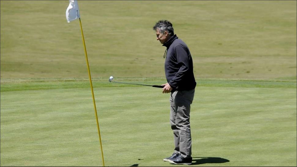 Photo of Ni una escuela, ni un hospital: Macri inauguró una cancha de golf