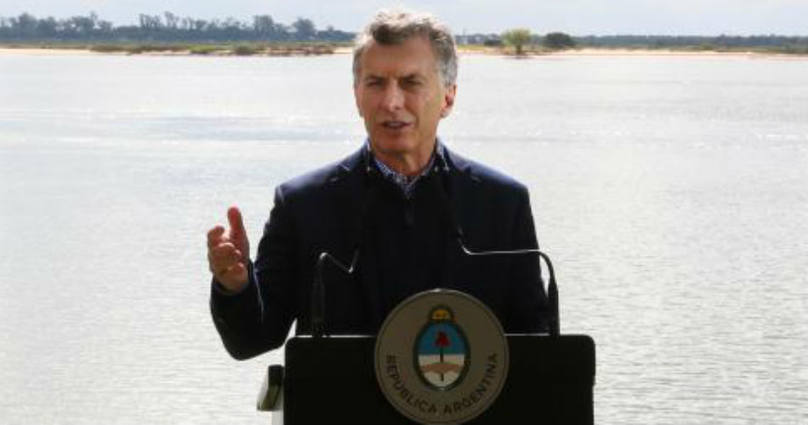 Photo of PATÉTICO: Macri confundió el nombre de un gobernador en pleno acto