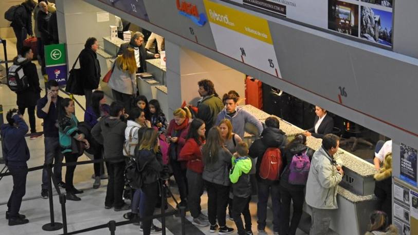 Photo of Una nueva de Flybondi: canceló 33 vuelos y desató la furia de los pasajeros