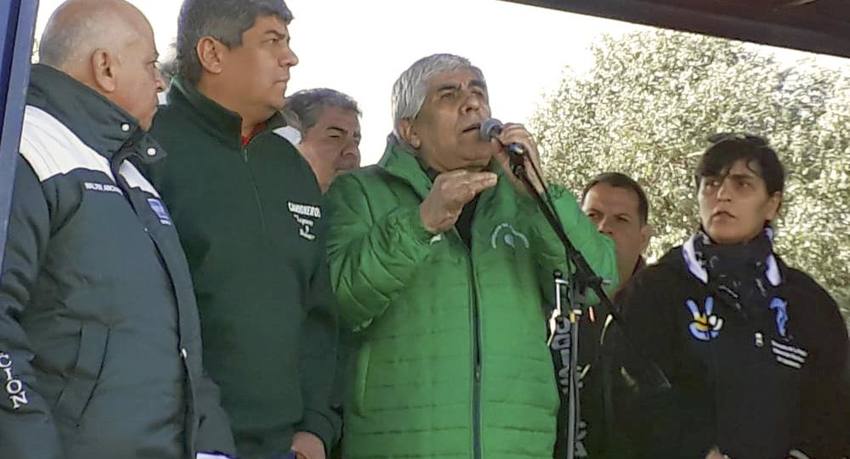 Photo of Moyano, al hueso con la CGT: “Se suman a la lucha o se quedan con los oligarcas”