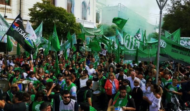 Photo of El Gobierno acuerda aumentos de miseria con la centrales y desde la bases exigen más representación