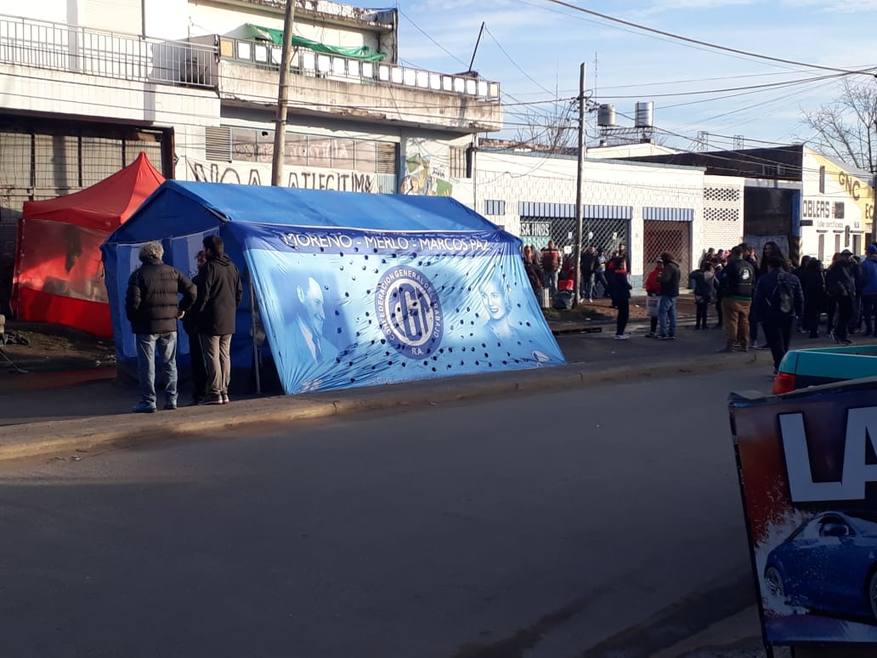 Photo of Acampe frente al Consejo Escolar de Moreno en exigencia al fin de su intervención