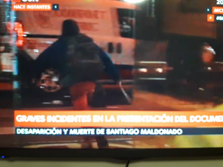 Photo of Violencia política: Encapuchados destrozan la entrada del ND Ateneo previo a la presentación del documental sobre Maldonado