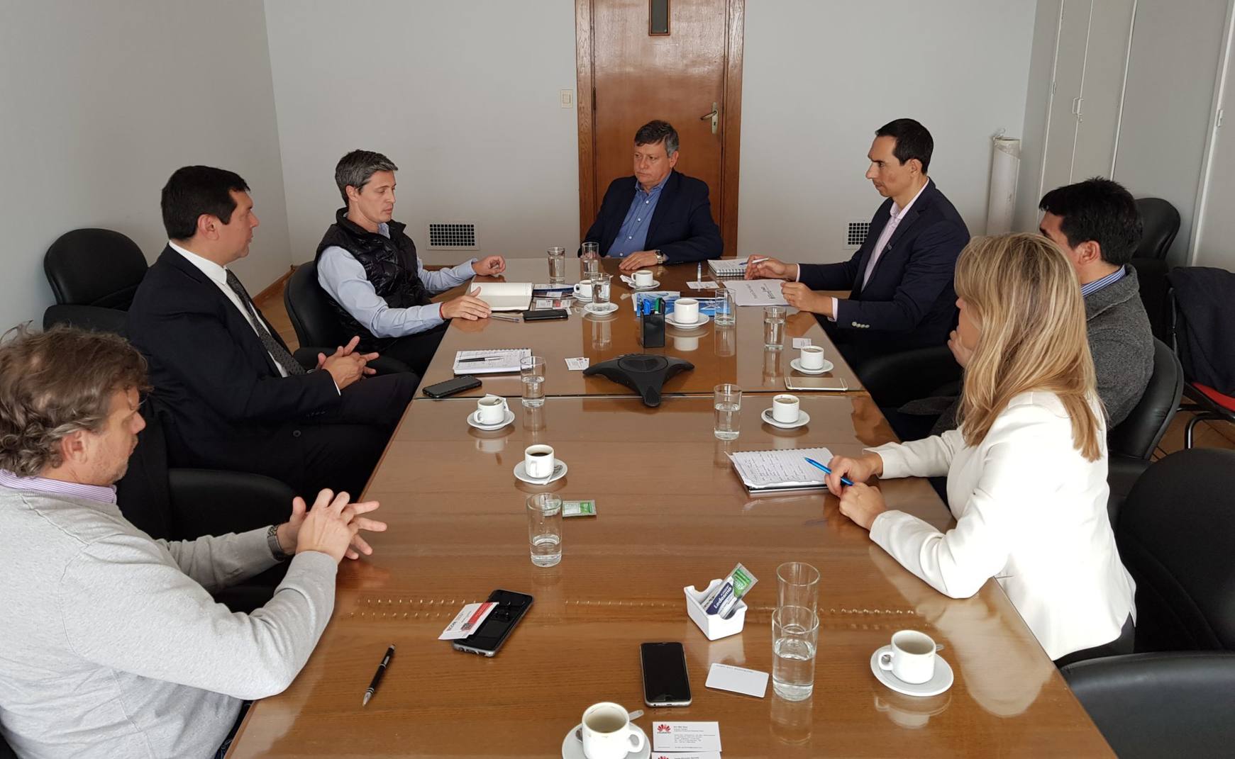 Photo of Peppo se reunió con directivos de Huawei para activar proyectos tecnológicos en la Provincia