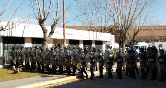 Photo of Desguace de la industria naval argentina: Despiden 23 trabajadores de Tandanor y Prefectura Naval los reprime