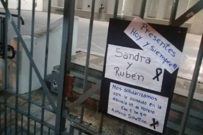 Photo of El ajuste mata: Van cuatro días del acampe frente al Consejo Escolar de Moreno