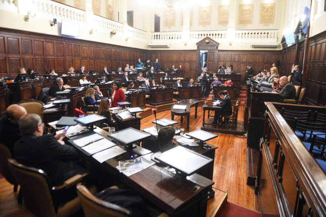 Photo of Atropello a las instituciones: la infantería entró en el Senado mendocino