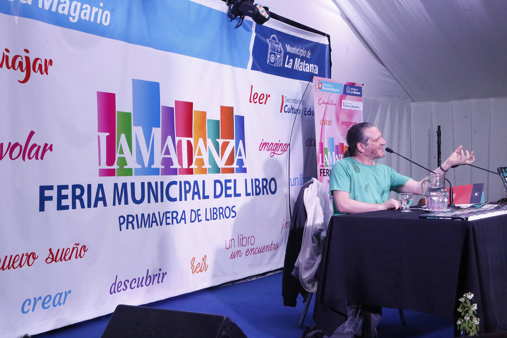 Photo of El filósofo Darío Sztajnszajber, en la Feria Municipal del Libro de La Matanza