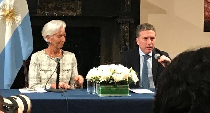 Photo of El FMI blinda a Macri de cara al 2019 con un adelanto de USD $19.000 millones y la ampliación del crédito Stand-By a USD 57.100 millones
