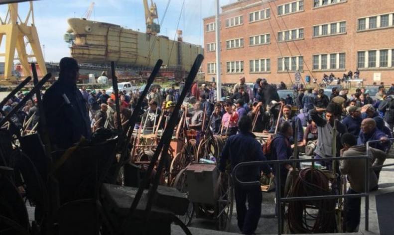 Photo of Video. Trabajadores toman pacíficamente Astilleros Río Santiago en reclamo de insumos para la producción